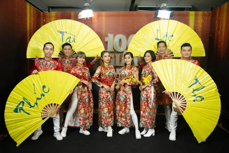 Dàn sao và thí sinh 100 giây rực rỡ mùa 2 tề tựu chúc mừng năm mới Canh Tý 2020 - Ảnh 4. Dàn sao và thí sinh 100 giây rực rỡ mùa 2 tề tựu chúc mừng năm mới Canh Tý 2020 - Ảnh 4.