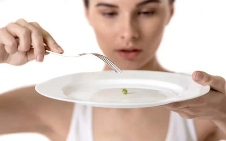 Tác hại khi nhịn ăn để giảm cân - Ảnh 1. Tác hại khi nhịn ăn để giảm cân - Ảnh 1.