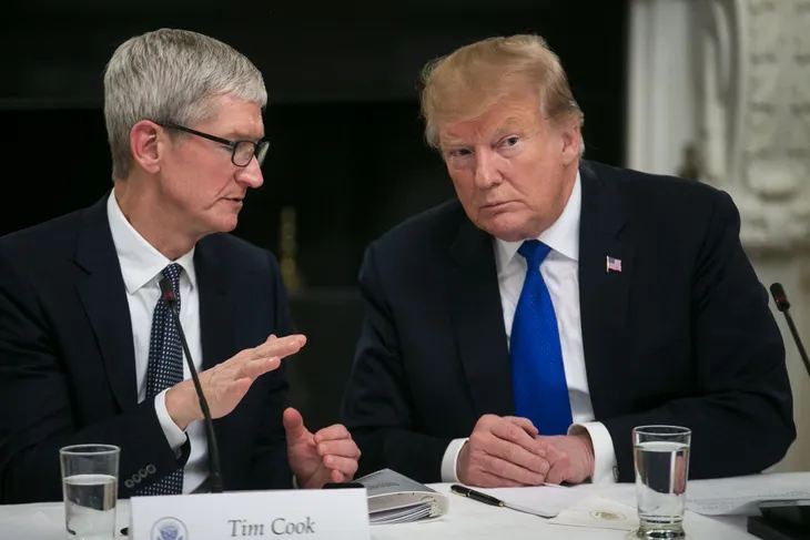 Tổng thống Trump mắng Apple vì từ chối mở khóa iPhone - Ảnh 2. Tổng thống Trump mắng Apple vì từ chối mở khóa iPhone - Ảnh 2.