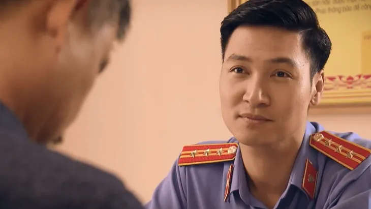 Sinh tử - Tập 49: Đàn em của Vũ (Việt Anh) run rẩy khai đi khai lại trước kiểm sát viên - Ảnh 1.