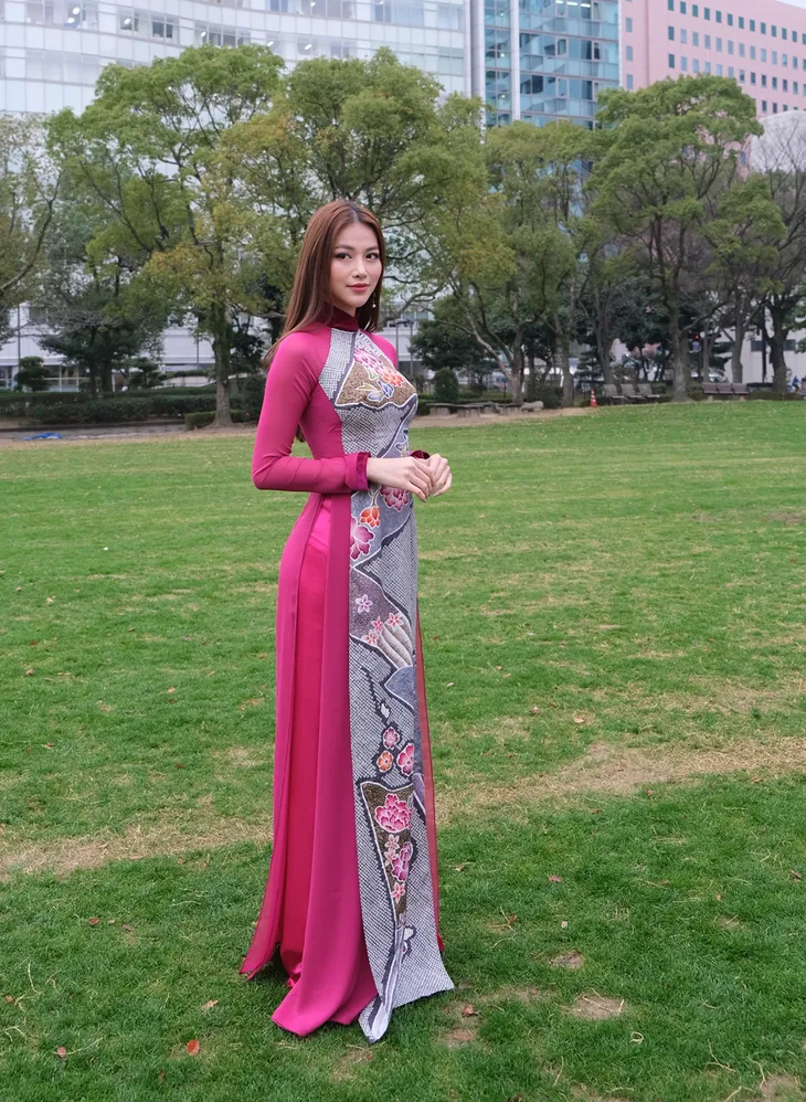 Hoa hậu Phương Khánh diện áo dài catwalk cùng diễn viên Tuấn Tú - Ảnh 5. Hoa hậu Phương Khánh diện áo dài catwalk cùng diễn viên Tuấn Tú - Ảnh 5.