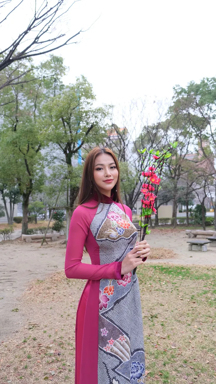 Hoa hậu Phương Khánh diện áo dài catwalk cùng diễn viên Tuấn Tú - Ảnh 6. Hoa hậu Phương Khánh diện áo dài catwalk cùng diễn viên Tuấn Tú - Ảnh 6.