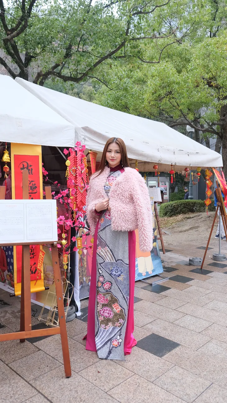 Hoa hậu Phương Khánh diện áo dài catwalk cùng diễn viên Tuấn Tú - Ảnh 8. Hoa hậu Phương Khánh diện áo dài catwalk cùng diễn viên Tuấn Tú - Ảnh 8.