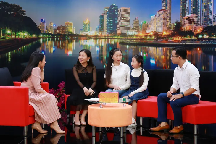 Nổi tiếng trên truyền hình, bé gái bị bạn bè ghét bỏ vì nghĩ... chảnh - Ảnh 3. Nổi tiếng trên truyền hình, bé gái bị bạn bè ghét bỏ vì nghĩ... chảnh - Ảnh 3.