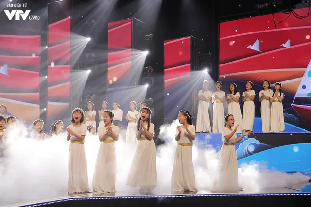 Phương Vy hòa giọng cùng dàn thiên thần nhí trong Đón Tết cùng VTV 2020 - Ảnh 2. Phương Vy hòa giọng cùng dàn thiên thần nhí trong Đón Tết cùng VTV 2020 - Ảnh 2.