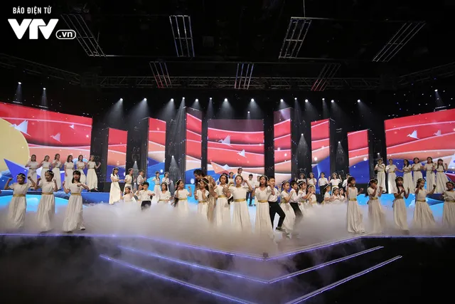 Phương Vy hòa giọng cùng dàn thiên thần nhí trong Đón Tết cùng VTV 2020 - Ảnh 6. Phương Vy hòa giọng cùng dàn thiên thần nhí trong Đón Tết cùng VTV 2020 - Ảnh 6.