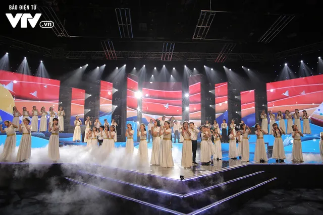 Phương Vy hòa giọng cùng dàn thiên thần nhí trong Đón Tết cùng VTV 2020 - Ảnh 8. Phương Vy hòa giọng cùng dàn thiên thần nhí trong Đón Tết cùng VTV 2020 - Ảnh 8.