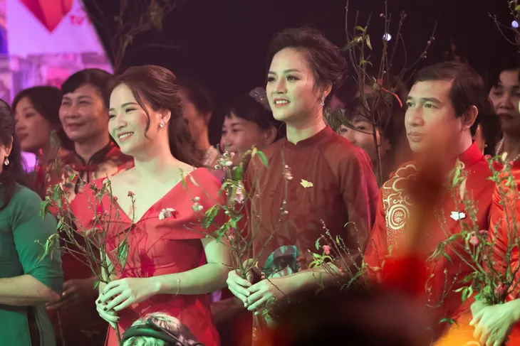 NSND Lan Hương, Bảo Thanh và dàn nghệ sĩ rơi nước mắt tại Gala Việc tử tế 2020 - Ảnh 12. NSND Lan Hương, Bảo Thanh và dàn nghệ sĩ rơi nước mắt tại Gala Việc tử tế 2020 - Ảnh 12.