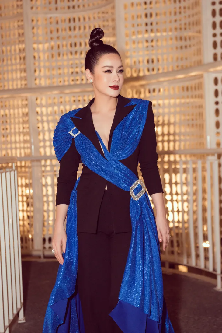 Nhật Kim Anh khoe tậu xế hộp 3 tỷ đồng sau một năm lao động miệt mài - Ảnh 6. Nhật Kim Anh khoe tậu xế hộp 3 tỷ đồng sau một năm lao động miệt mài - Ảnh 6.