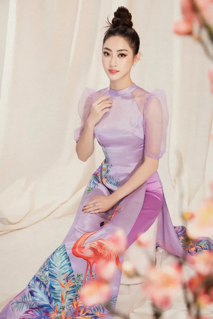 Tròn 1 năm đăng quang Hoa hậu tại Đà Nẵng, Lương Thùy Linh có hành động bất ngờ - Ảnh 15. Tròn 1 năm đăng quang Hoa hậu tại Đà Nẵng, Lương Thùy Linh có hành động bất ngờ - Ảnh 15.