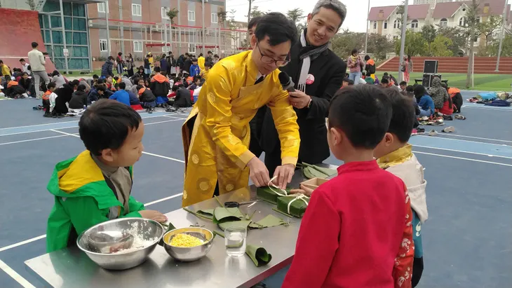 Vui Tất niên - Hồn nhiên đón Tết đậm bản sắc Việt cùng học sinh Hà Nội - Ảnh 1.