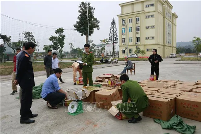 Gần Tết, tình hình buôn lậu pháo ngày càng gia tăng - Ảnh 2. Gần Tết, tình hình buôn lậu pháo ngày càng gia tăng - Ảnh 2.
