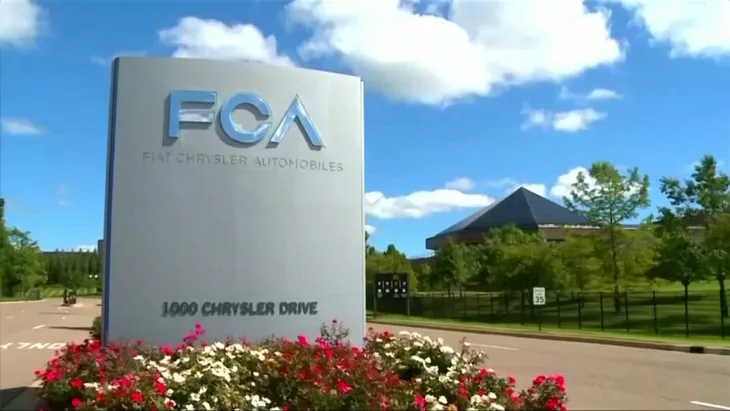 Fiat Chrysler bắt tay với Foxconn tham gia cuộc đua chế tạo ô tô điện - Ảnh 1. Fiat Chrysler bắt tay với Foxconn tham gia cuộc đua chế tạo ô tô điện - Ảnh 1.