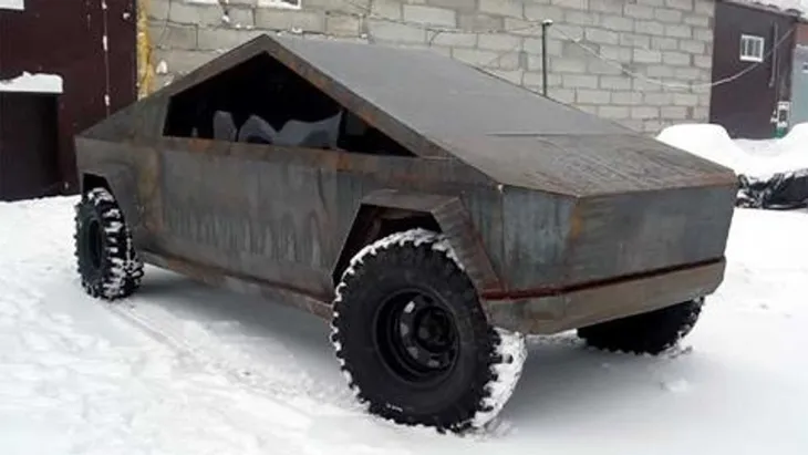 Xe U Oát độ thành bản sao Tesla Cybertruck với kích thước hoàn hảo - Ảnh 2. Xe U Oát độ thành bản sao Tesla Cybertruck với kích thước hoàn hảo - Ảnh 2.