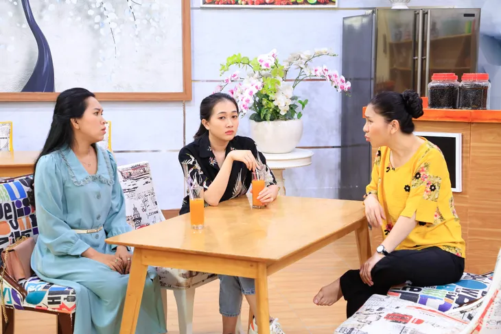 “Nữ hoàng vai phụ” Thụy Mười trở thành bà chủ quán cà phê lắm chuyện trong Hội bỉm sữa vi diệu - Ảnh 2. “Nữ hoàng vai phụ” Thụy Mười trở thành bà chủ quán cà phê lắm chuyện trong Hội bỉm sữa vi diệu - Ảnh 2.