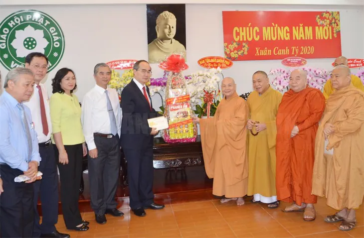 Bí thư Thành ủy TP.HCM chúc Tết các đơn vị tôn giáo - Ảnh 2.