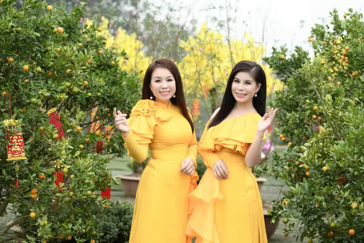 Chị em Sao mai Thu Hà - Linh Hoa lần đầu quay chung MV “Cánh thiệp đầu Xuân” - Ảnh 5. Chị em Sao mai Thu Hà - Linh Hoa lần đầu quay chung MV “Cánh thiệp đầu Xuân” - Ảnh 5.
