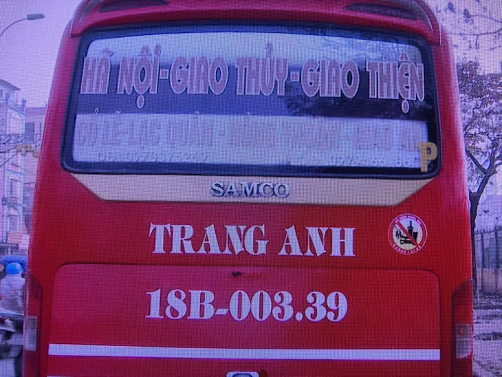 Hà Nội: Phát hiện xe 29 chỗ kê ghế nhựa, chở quá số người quy định - Ảnh 4. Hà Nội: Phát hiện xe 29 chỗ kê ghế nhựa, chở quá số người quy định - Ảnh 4.