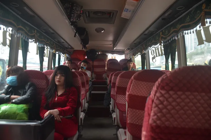 Bến xe thông thoáng, người dân thảnh thơi về quê ăn Tết Canh Tý 2020 - Ảnh 9.