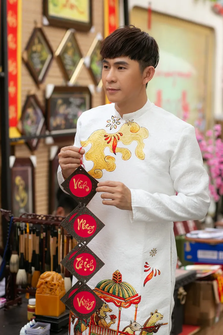 Châu Gia Kiệt mách cánh mày râu chọn “áo dài “ cực chất diện Tết - Ảnh 10. Châu Gia Kiệt mách cánh mày râu chọn “áo dài “ cực chất diện Tết - Ảnh 10.
