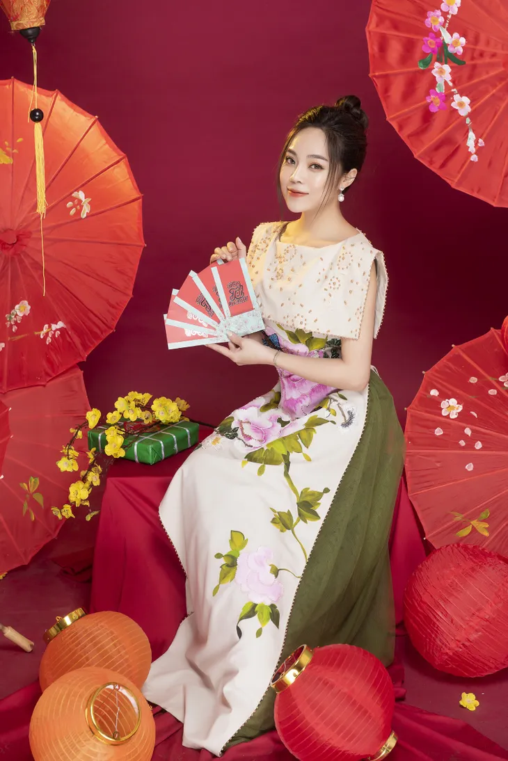 Sao mai Mai Diệu Ly đẹp rạng rỡ với vòng eo 56 trong bộ ảnh Tết - Ảnh 4. Sao mai Mai Diệu Ly đẹp rạng rỡ với vòng eo 56 trong bộ ảnh Tết - Ảnh 4.