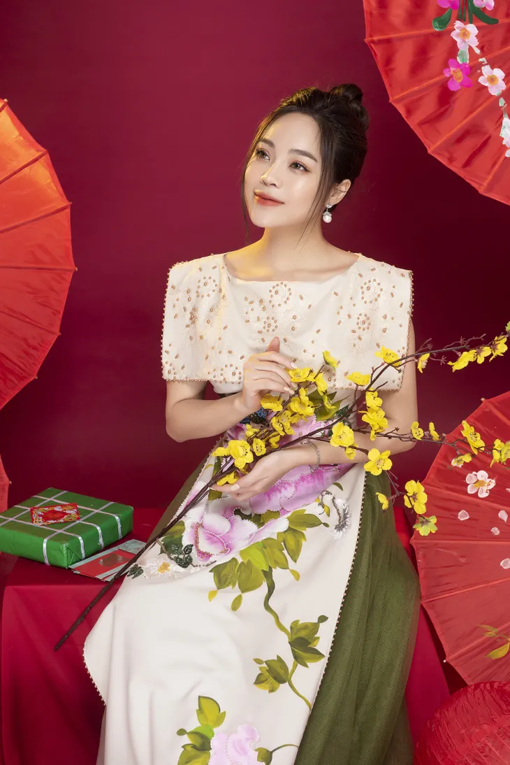 Sao mai Mai Diệu Ly đẹp rạng rỡ với vòng eo 56 trong bộ ảnh Tết - Ảnh 6. Sao mai Mai Diệu Ly đẹp rạng rỡ với vòng eo 56 trong bộ ảnh Tết - Ảnh 6.