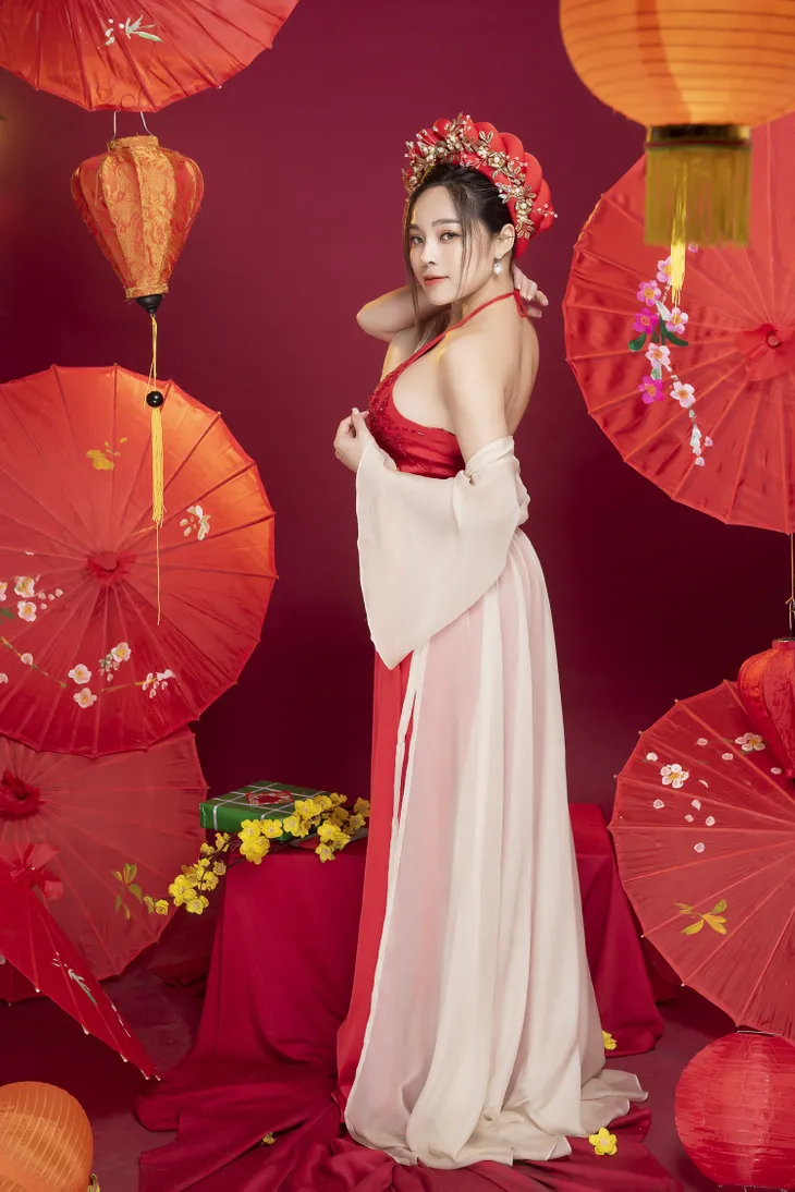 Sao mai Mai Diệu Ly đẹp rạng rỡ với vòng eo 56 trong bộ ảnh Tết - Ảnh 8. Sao mai Mai Diệu Ly đẹp rạng rỡ với vòng eo 56 trong bộ ảnh Tết - Ảnh 8.