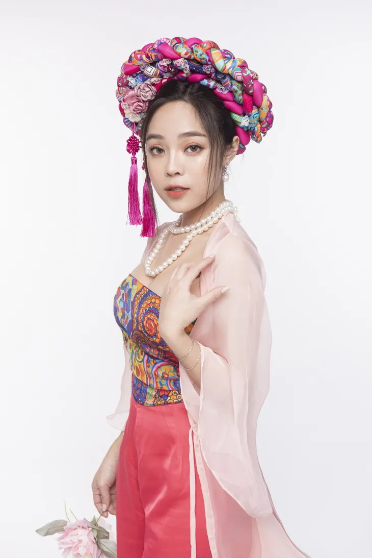 Sao mai Mai Diệu Ly đẹp rạng rỡ với vòng eo 56 trong bộ ảnh Tết - Ảnh 9. Sao mai Mai Diệu Ly đẹp rạng rỡ với vòng eo 56 trong bộ ảnh Tết - Ảnh 9.