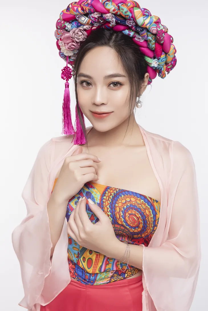 Sao mai Mai Diệu Ly đẹp rạng rỡ với vòng eo 56 trong bộ ảnh Tết - Ảnh 3. Sao mai Mai Diệu Ly đẹp rạng rỡ với vòng eo 56 trong bộ ảnh Tết - Ảnh 3.