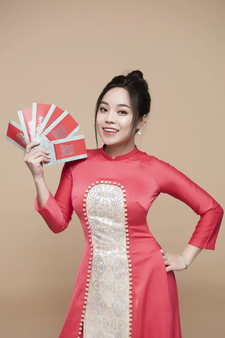 Sao mai Mai Diệu Ly đẹp rạng rỡ với vòng eo 56 trong bộ ảnh Tết - Ảnh 12. Sao mai Mai Diệu Ly đẹp rạng rỡ với vòng eo 56 trong bộ ảnh Tết - Ảnh 12.
