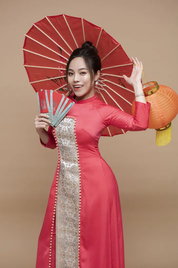Sao mai Mai Diệu Ly đẹp rạng rỡ với vòng eo 56 trong bộ ảnh Tết - Ảnh 14. Sao mai Mai Diệu Ly đẹp rạng rỡ với vòng eo 56 trong bộ ảnh Tết - Ảnh 14.
