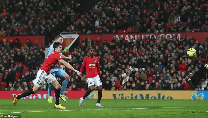 Manchester United 0-2 Burnley: Thảm bại ngay tại sân nhà! - Ảnh 1. Manchester United 0-2 Burnley: Thảm bại ngay tại sân nhà! - Ảnh 1.
