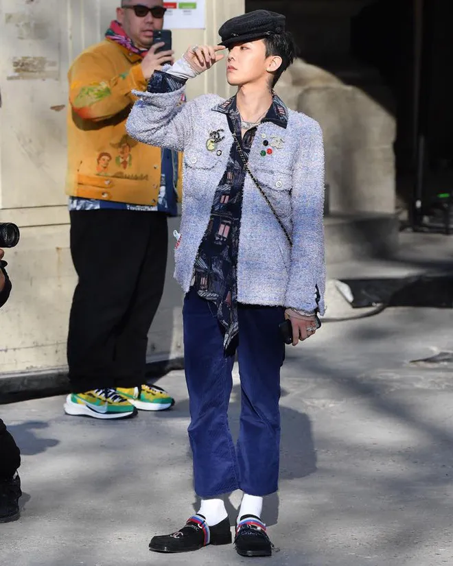 G-Dragon xuất hiện ấn tượng tại Paris - Ảnh 1. G-Dragon xuất hiện ấn tượng tại Paris - Ảnh 1.