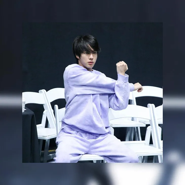 BTS thả thính fan với ảnh tập luyện nửa đêm - Ảnh 2. BTS thả thính fan với ảnh tập luyện nửa đêm - Ảnh 2.