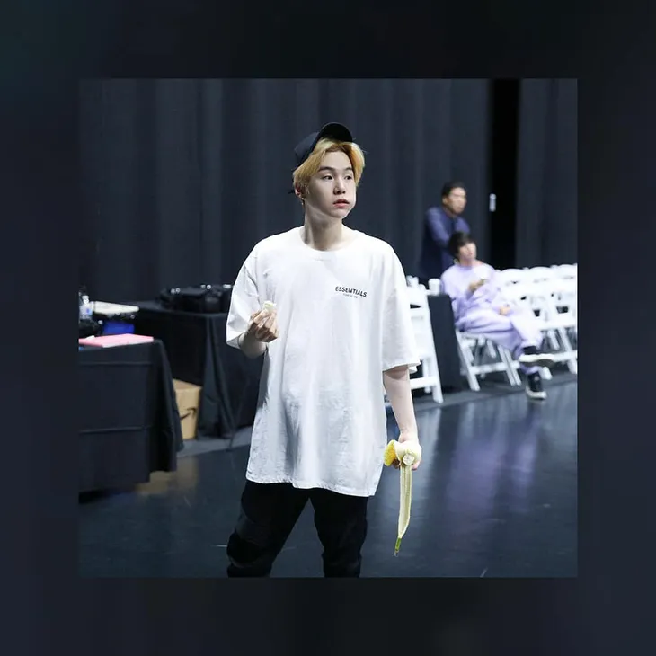 BTS thả thính fan với ảnh tập luyện nửa đêm - Ảnh 3. BTS thả thính fan với ảnh tập luyện nửa đêm - Ảnh 3.