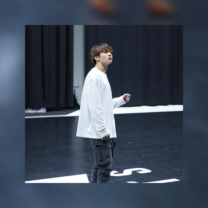 BTS thả thính fan với ảnh tập luyện nửa đêm - Ảnh 8. BTS thả thính fan với ảnh tập luyện nửa đêm - Ảnh 8.