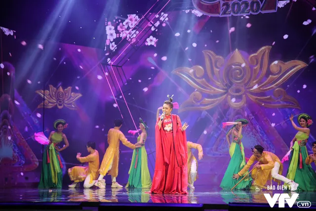 Hé lộ dàn ca sĩ góp mặt trong Gala cười 2020 - Ảnh 10. Hé lộ dàn ca sĩ góp mặt trong Gala cười 2020 - Ảnh 10.