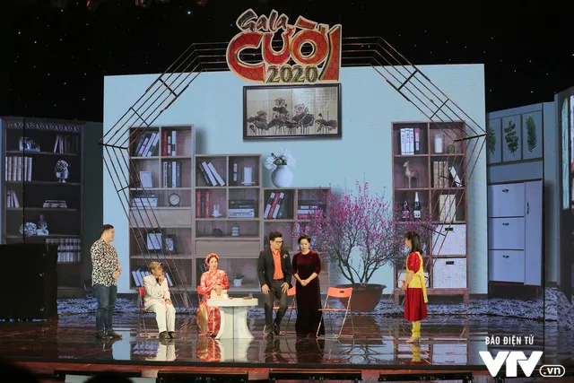 VIDEO Gala cười 2020: Cô gái tung chiêu bá đạo khi bị cha mẹ ép duyên - Ảnh 3. VIDEO Gala cười 2020: Cô gái tung chiêu bá đạo khi bị cha mẹ ép duyên - Ảnh 3.