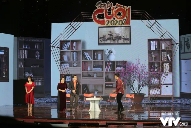 VIDEO Gala cười 2020: Cô gái tung chiêu bá đạo khi bị cha mẹ ép duyên - Ảnh 6. VIDEO Gala cười 2020: Cô gái tung chiêu bá đạo khi bị cha mẹ ép duyên - Ảnh 6.