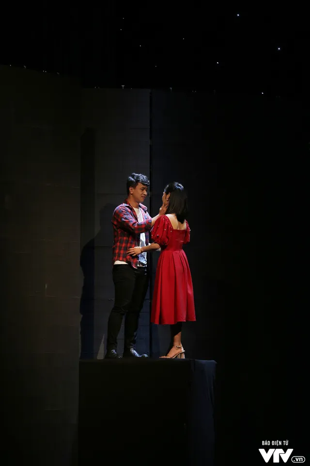 VIDEO Gala cười 2020: Cô gái tung chiêu bá đạo khi bị cha mẹ ép duyên - Ảnh 13. VIDEO Gala cười 2020: Cô gái tung chiêu bá đạo khi bị cha mẹ ép duyên - Ảnh 13.
