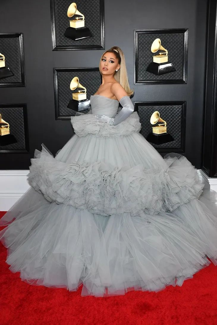 Grammy 2020: Dàn sao hạng A đua nhau khoe sắc trên thảm đỏ - Ảnh 2. Grammy 2020: Dàn sao hạng A đua nhau khoe sắc trên thảm đỏ - Ảnh 2.