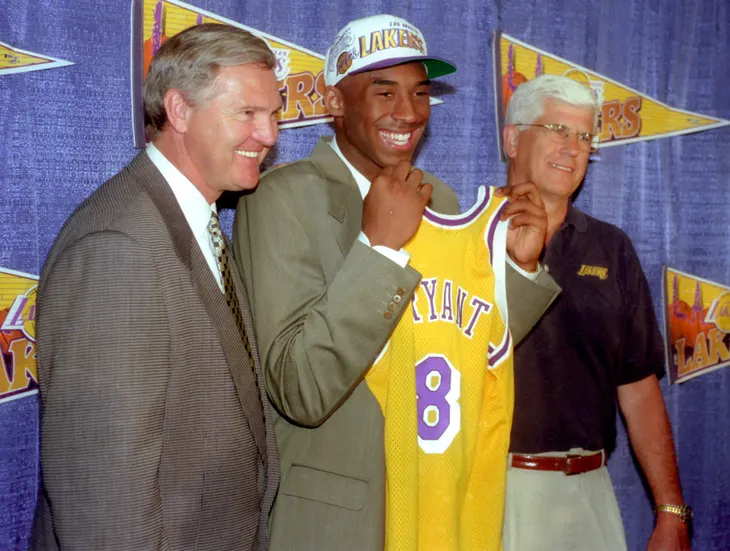 Nhìn lại những dấu ấn trong sự nghiệp Kobe Bryant - Ảnh 1. Nhìn lại những dấu ấn trong sự nghiệp Kobe Bryant - Ảnh 1.