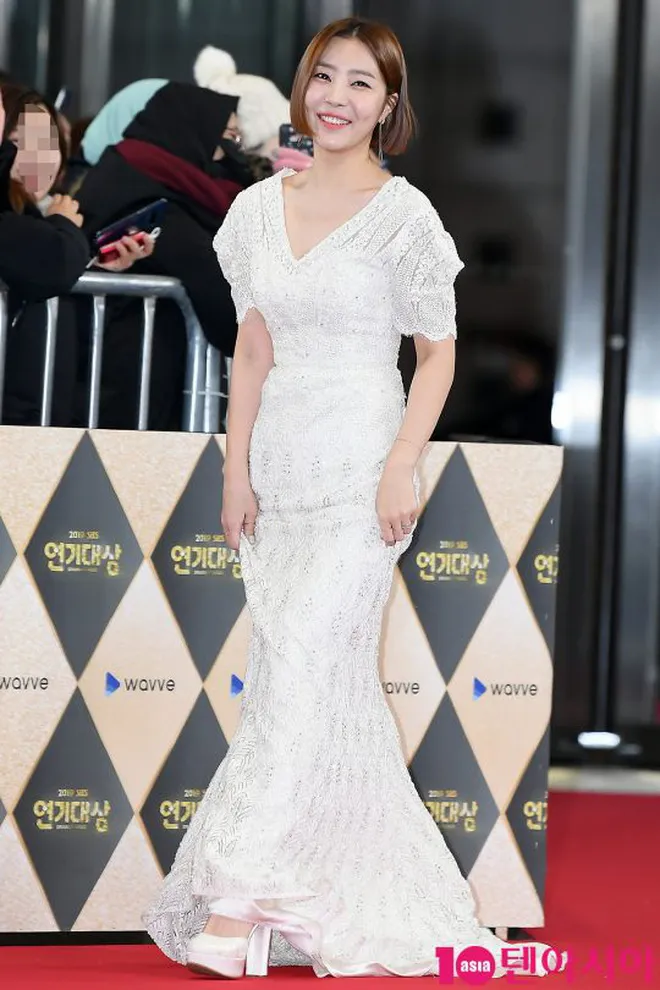 Loạt sao thắp sáng thảm đỏ SBS Drama Awards 2019 - Ảnh 19. Loạt sao thắp sáng thảm đỏ SBS Drama Awards 2019 - Ảnh 19.
