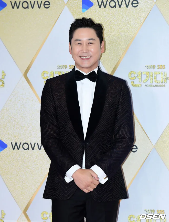 Loạt sao thắp sáng thảm đỏ SBS Drama Awards 2019 - Ảnh 20. Loạt sao thắp sáng thảm đỏ SBS Drama Awards 2019 - Ảnh 20.