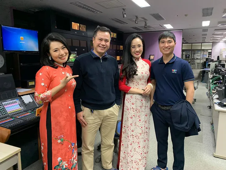 Nữ MC, BTV VTV diện áo dài duyên dáng dịp Tết - Ảnh 1. Nữ MC, BTV VTV diện áo dài duyên dáng dịp Tết - Ảnh 1.