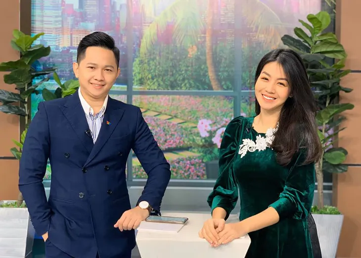 Nữ MC, BTV VTV diện áo dài duyên dáng dịp Tết - Ảnh 5. Nữ MC, BTV VTV diện áo dài duyên dáng dịp Tết - Ảnh 5.