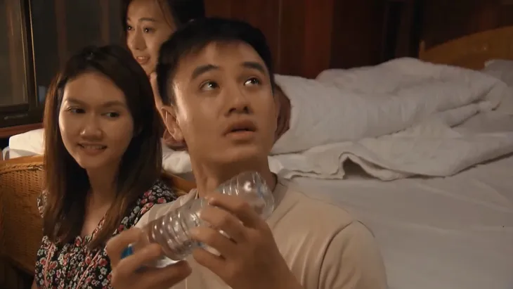 Cô gái nhà người ta - Tập 6: Khoa (Đình Tú) với Cân (Việt Bắc) ủ mưu giúp bạn - Ảnh 3. Cô gái nhà người ta - Tập 6: Khoa (Đình Tú) với Cân (Việt Bắc) ủ mưu giúp bạn - Ảnh 3.