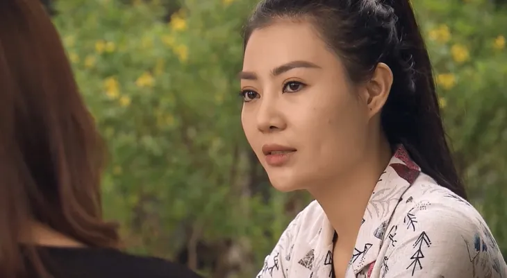 Sinh tử - Tập 54: Nhà báo Hoàng Ngân (Thanh Hương) khuyên vợ Khải nên đi kiện - Ảnh 2. Sinh tử - Tập 54: Nhà báo Hoàng Ngân (Thanh Hương) khuyên vợ Khải nên đi kiện - Ảnh 2.