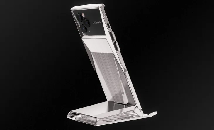 Chất lừ iPhone 11 Pro phiên bản Cyperphone: Đứa con lai của Apple và Tesla - Ảnh 4. Chất lừ iPhone 11 Pro phiên bản Cyperphone: Đứa con lai của Apple và Tesla - Ảnh 4.