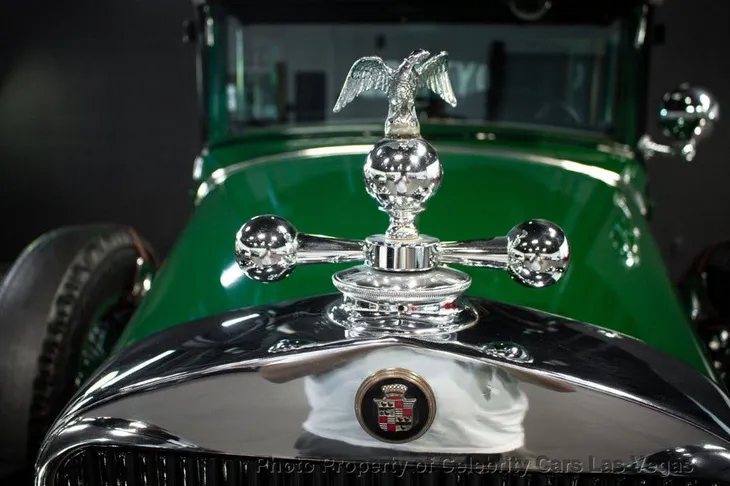 Cadillac Bulletproof 1928 bọc thép của “bố già”, đấu giá tới 1 triệu USD - Ảnh 2. Cadillac Bulletproof 1928 bọc thép của “bố già”, đấu giá tới 1 triệu USD - Ảnh 2.